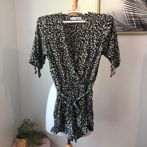 Faithfull The Brand Pants - Faithfull The Brand Black & Cream Floral Short Sleeve Play Suit Romper Size 8